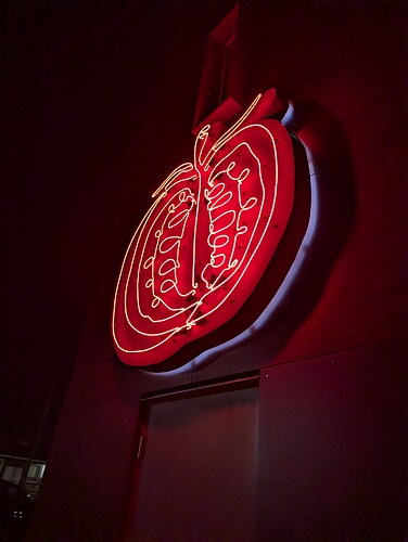 PXL_20251130_032440305