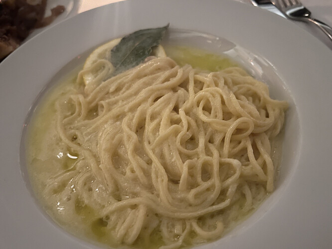 C079E1E7-B52C-4A38-A358-35E8539AB536_1_201_a